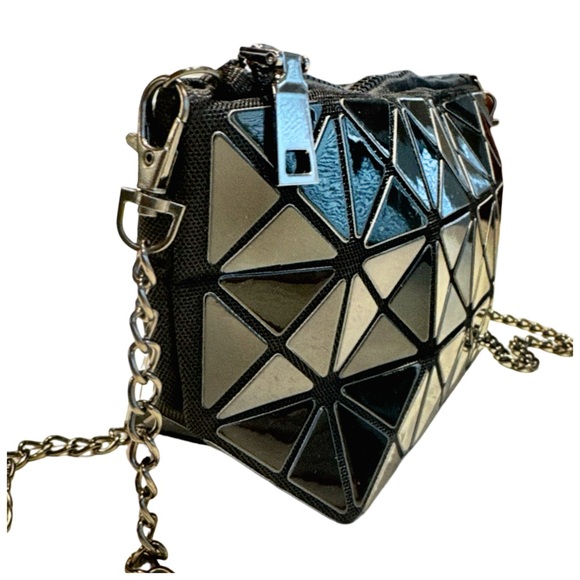 Issey Miyake Bao Bao ‘Carton’ Shoulder Bag. Black - Picture 4 of 10